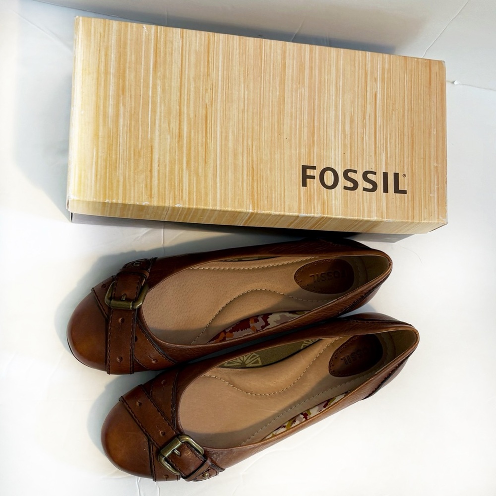 NWT Fossil Brown Leather Sandy Flats with Glossy Finish - Picture 3 of 12